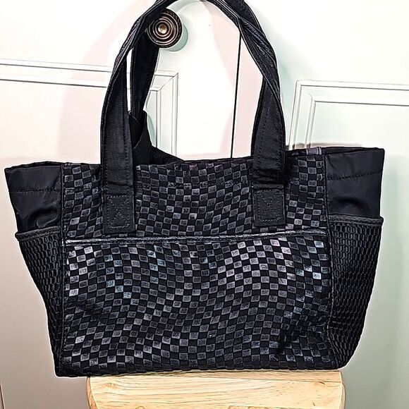 Tote Bag by Vera Wang Woven Black Side and Back Pocket Magnetic closure - Picture 3 of 9